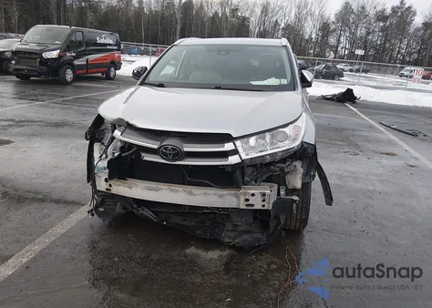 2018 Toyota Highlander Xle z USA, uszkodzony, nr VIN 5TDJZRFH9JS523771